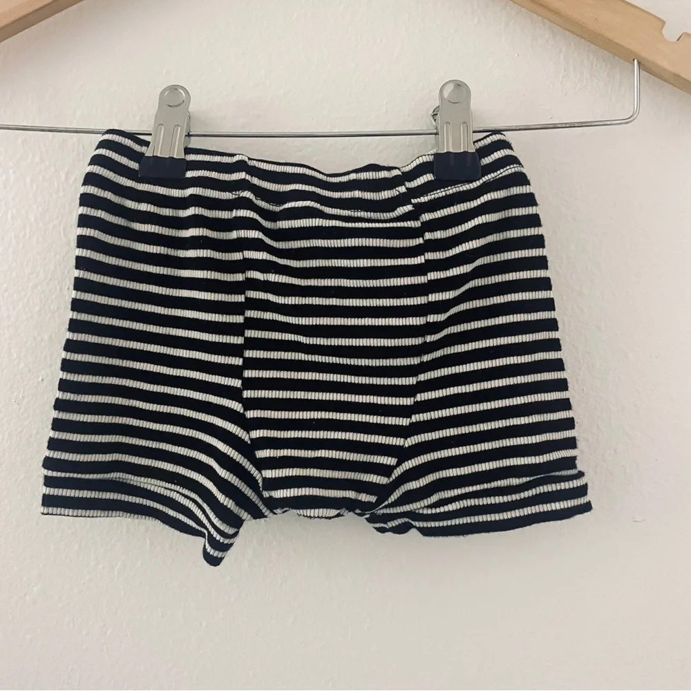 3 Piece Bundle - Black and Beige Cream Striped Childhoods Tops & Shorts - Picture 10 of 10
